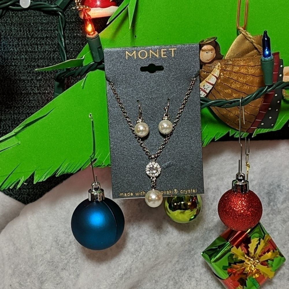 Monet Faux Pearl & Crystal Necklace/Earrings  Set - Picture 4 of 8